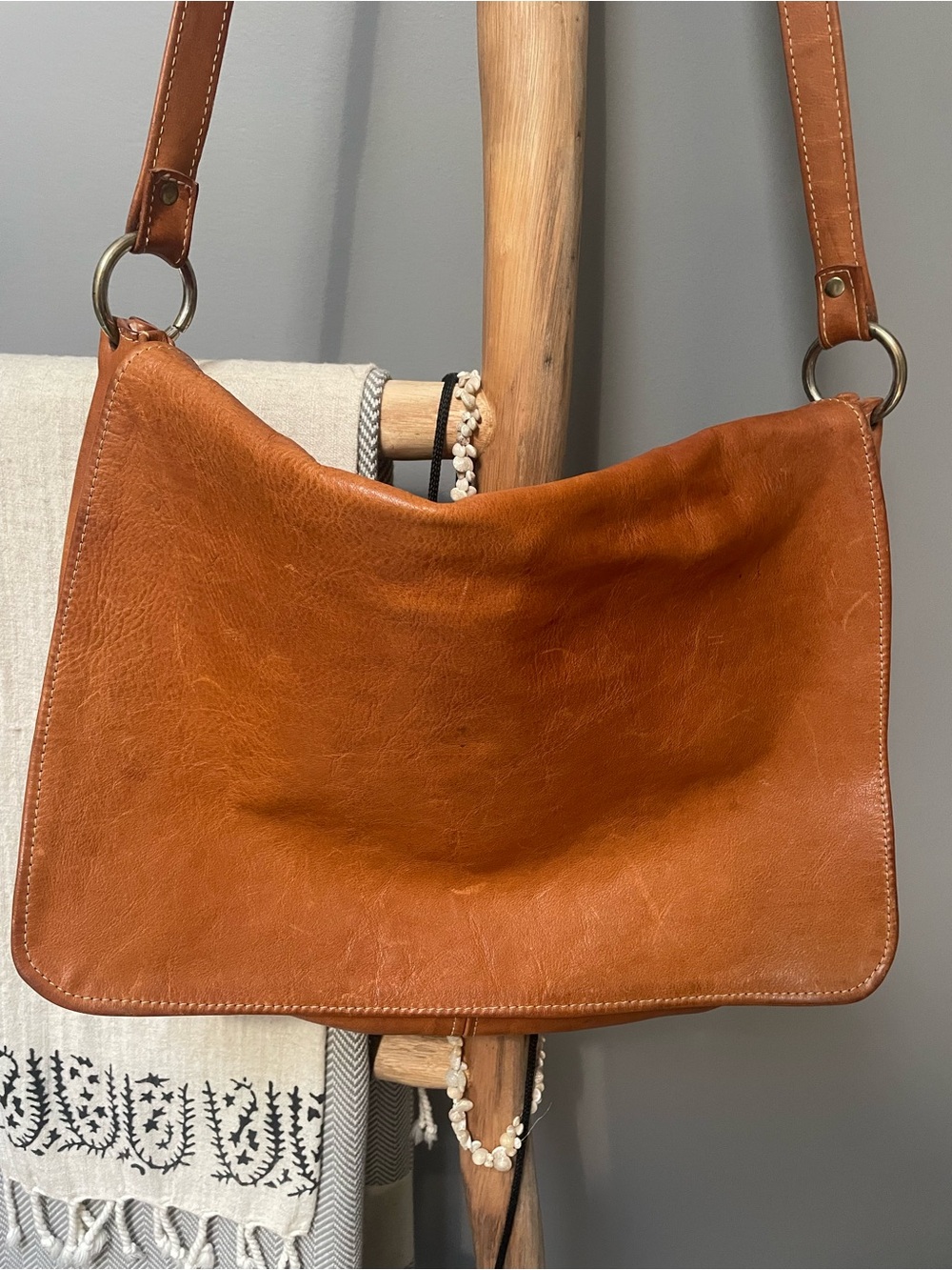 Fred Eisen Classic Leather Shoulder Bag in Cognac